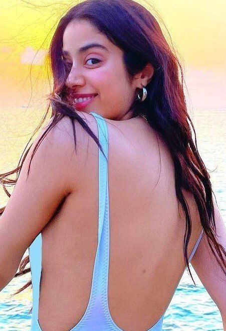 समंदर किनारे जाह्नवी का सुपर कूल अंदाज़