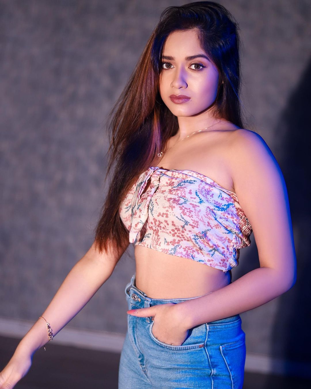 নেটদুনিয়ায় ঝড় তুলেছেন জন্নত