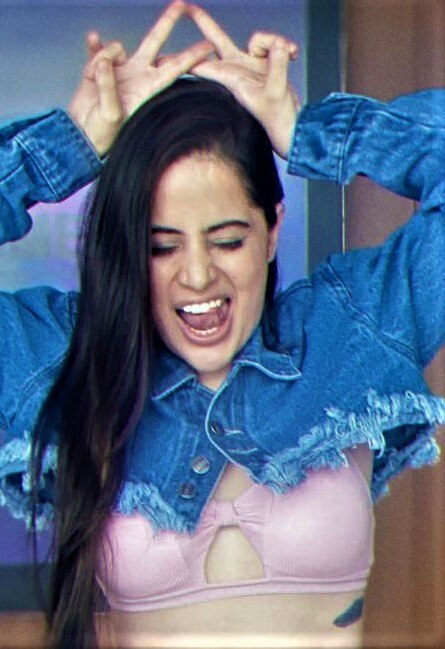 उर्फी जावेद की इस जैकेट की कीमत कितनी?