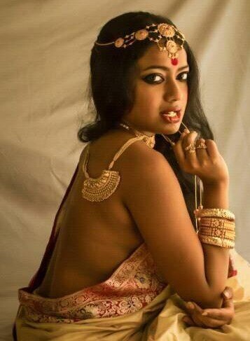 সাহসী চরিত্রে ও লুকে বারবার নজর কেড়েছেন ঈশিকা