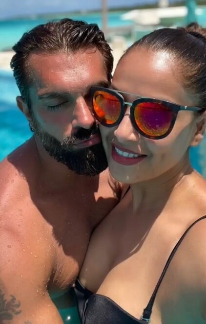 স্বামীর সঙ্গে মালদ্বীপে মস্ত মলঙ্গ বিপাশা!