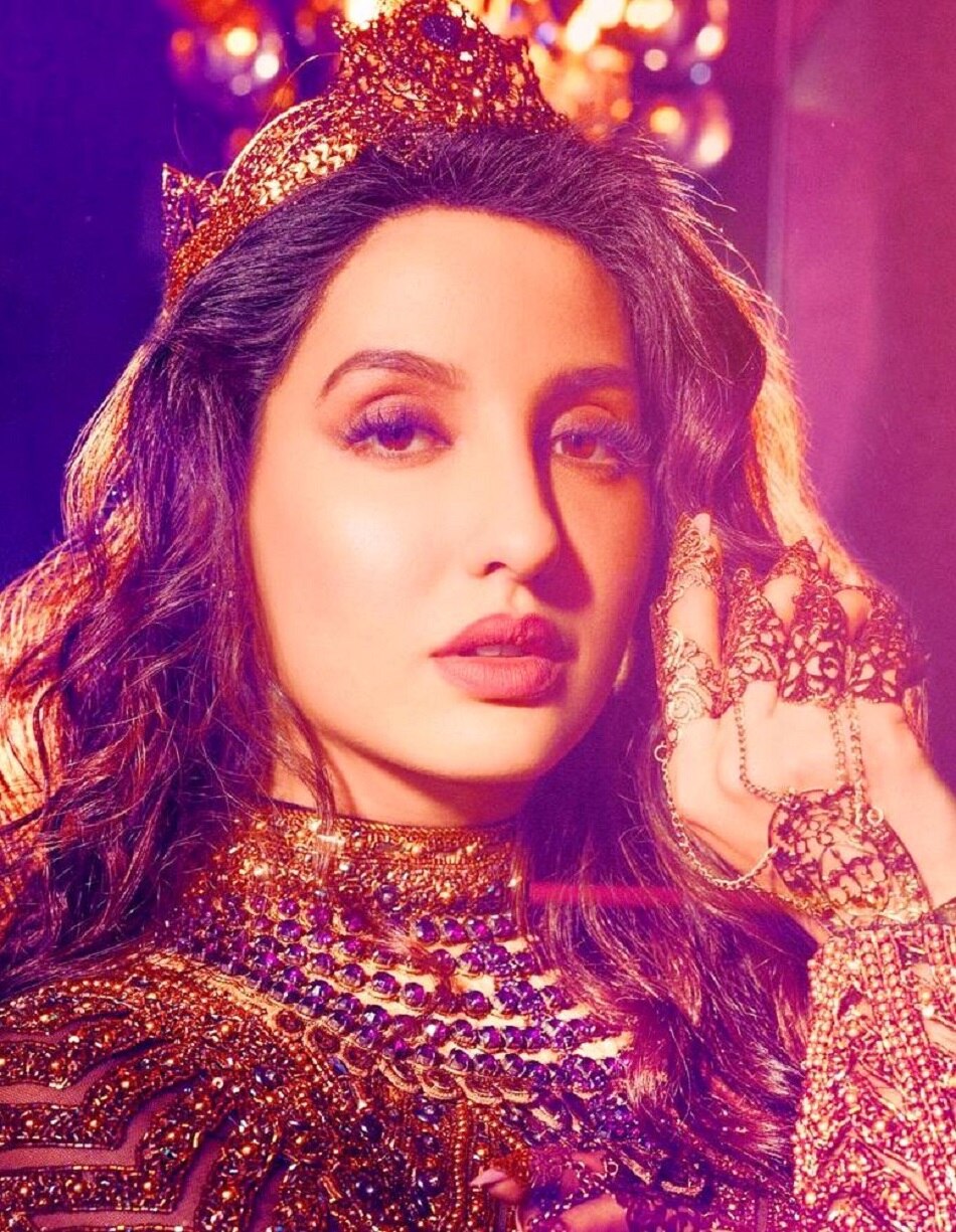 ग्लैमरस लुक में नोरा फतेही ने बिखेरा हुस्न का जलवा