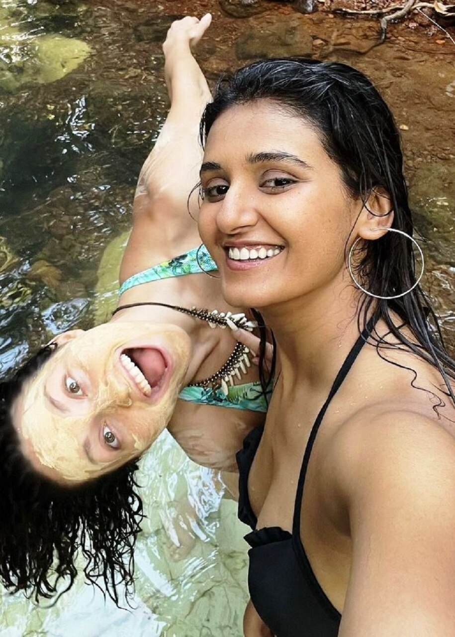 कोरियोग्राफर शक्ति मोहन ने दोस्तों संग नदी में की मस्ती 