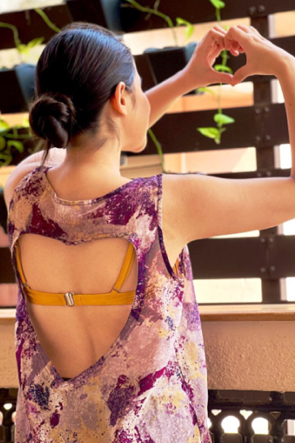 2 मिलियन फॉलोअर्स होने पर उर्फी ने दिखाया 'दिल'