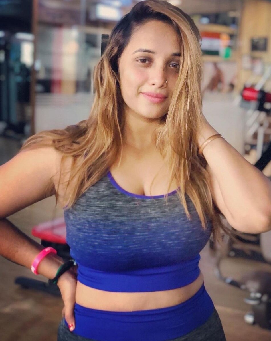 स्पोर्ट्स ब्रा में रानी चटर्जी, जिम वियर में दिखाई फिटनेस