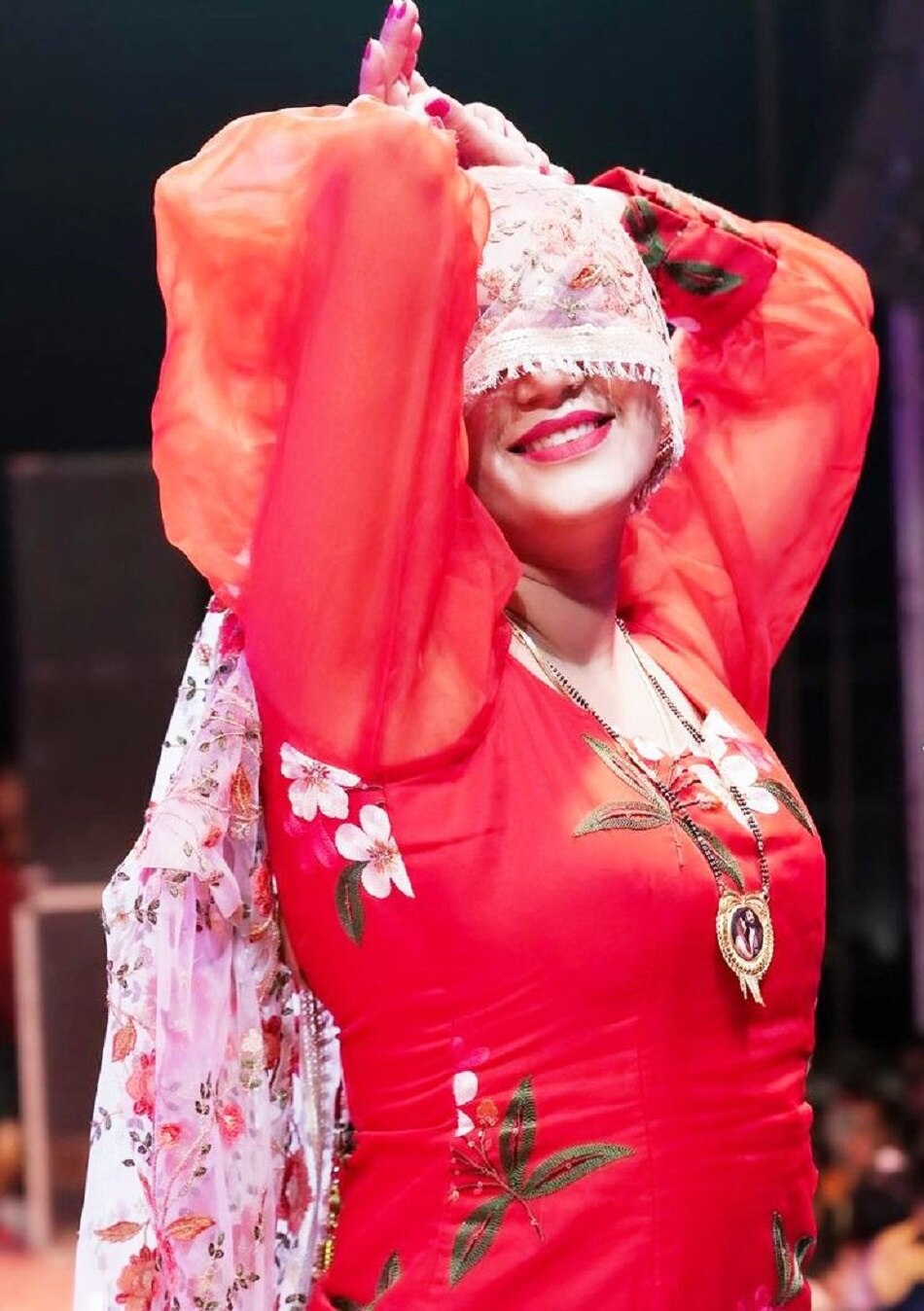 'सागर से भी गहरी हूं', स्टेज पर सपना का बिंदास डांस