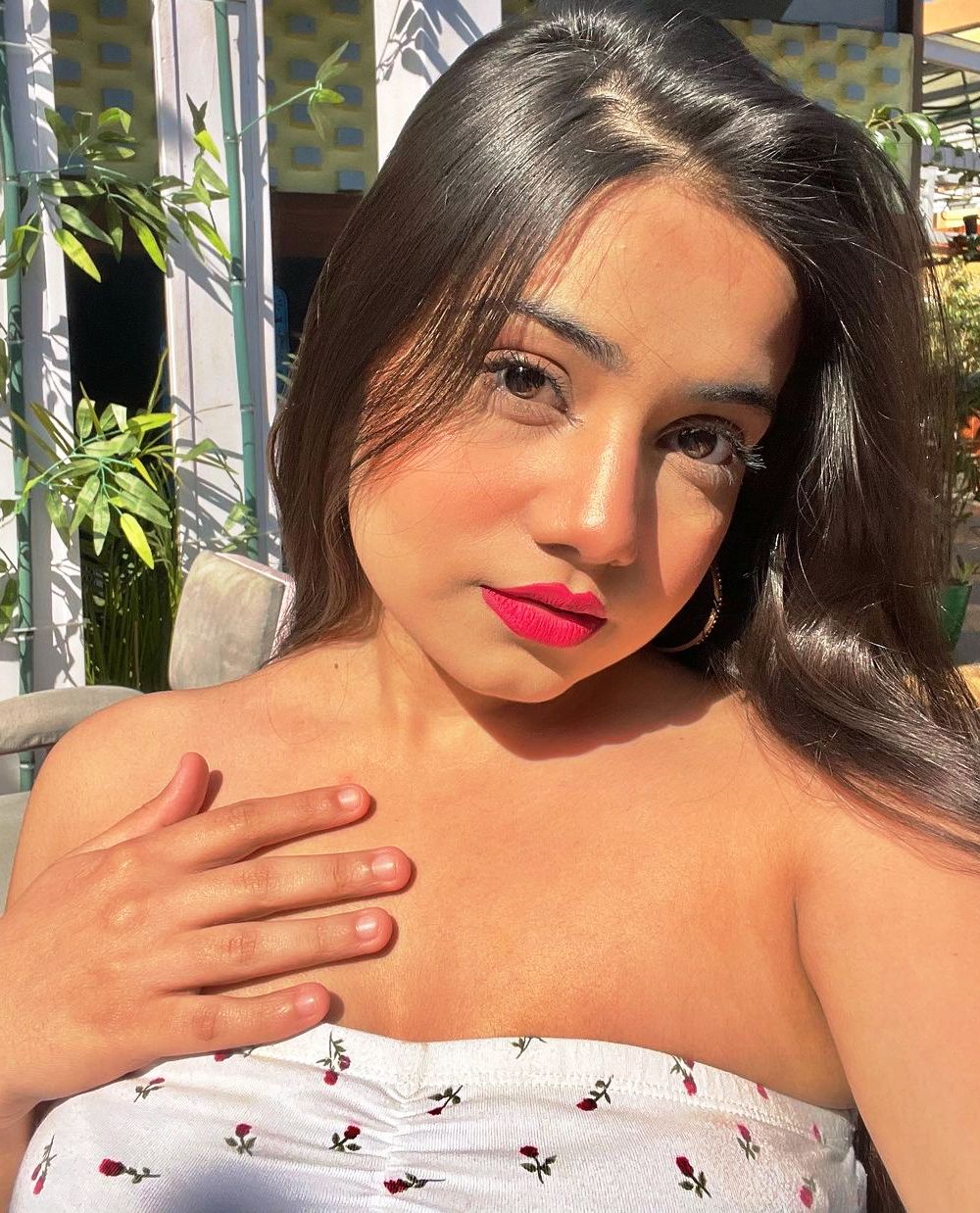 ग्लैमर के मामले में उर्फी को टक्कर देती हैं डॉली!