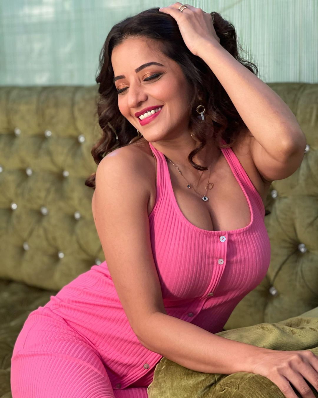 मोनालिसा ने पहनी ऐसी ड्रेस, फोटो हो गई वायरल