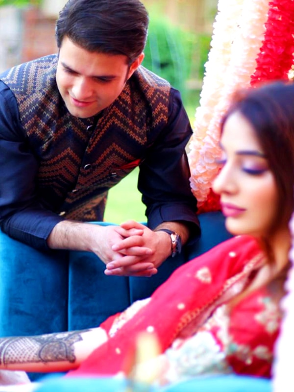 IAS अतहर हैं बड़े रोमांटिक, मंगेतर संग नई तस्वीरें वायरल