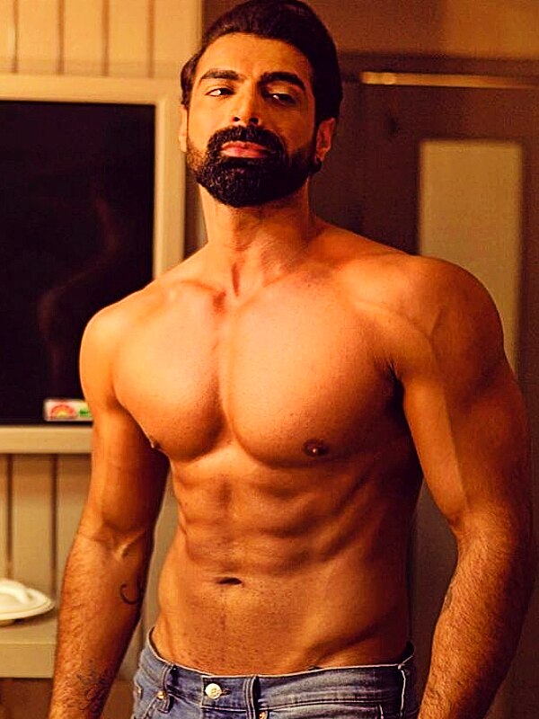 दमदार है तुषार कालिया का फिटनेस रूटीन, ऐसे बनाए एब्स