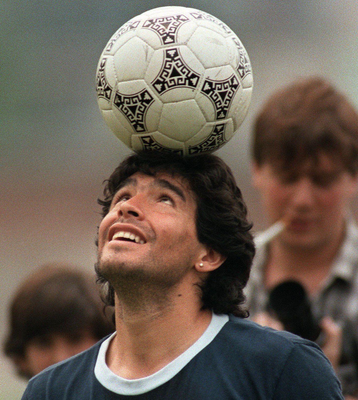 বিশ্বকাপে মারাদোনার গায়ে যখন 'হরে কৃষ্ণ' নামাবলী   