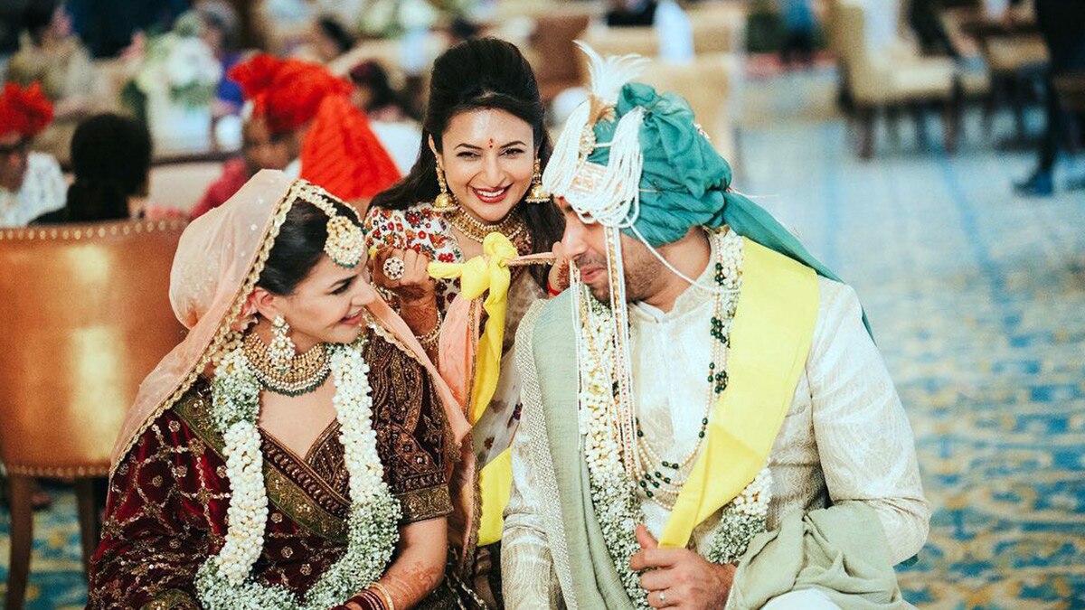 दूल्हे का किया स्वागत, जमकर लगाए ठुमके... ननद की शादी में दिव्यांका ने लूटी महफिल