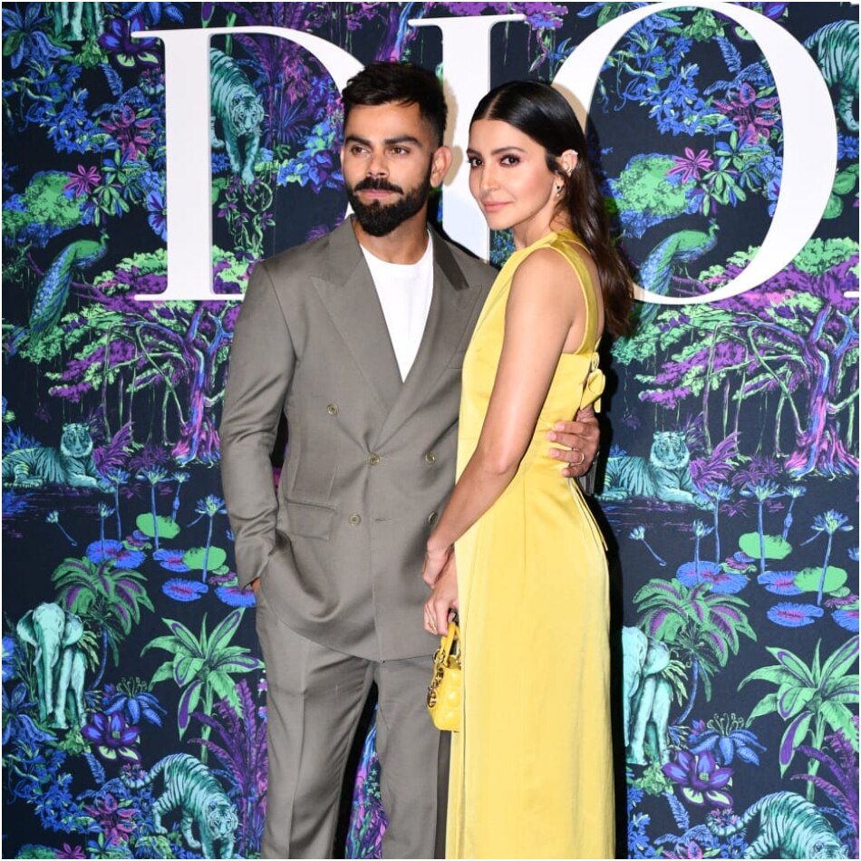 लाखों में है अनुष्का के छोटे-से दिखने वाले पर्स की कीमत, इवेंट में विराट संग ली धांसू एंट्री