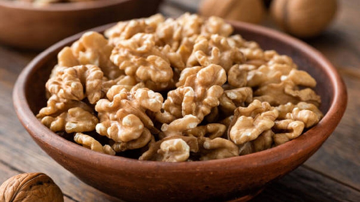 इस तरह खाएंगे अखरोट तो हमेशा फिट रहेगा दिल Walnuts eating benefits