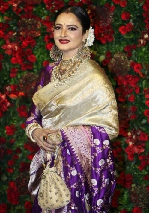 साड़ी में रेखा का गॉर्जियस लुक