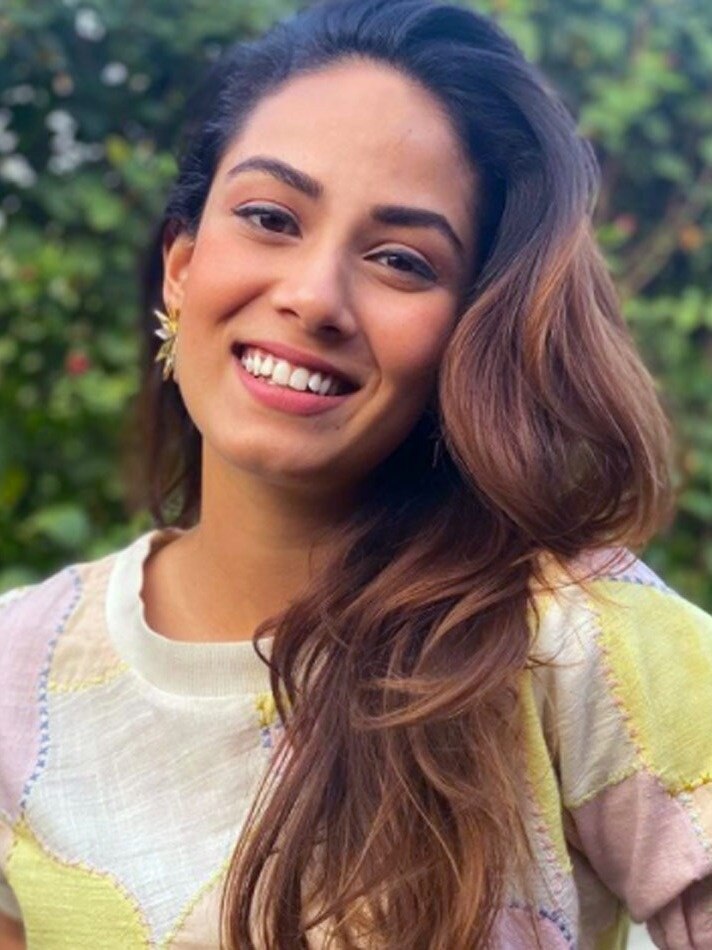 हिट है मीरा राजपूत का फैशन