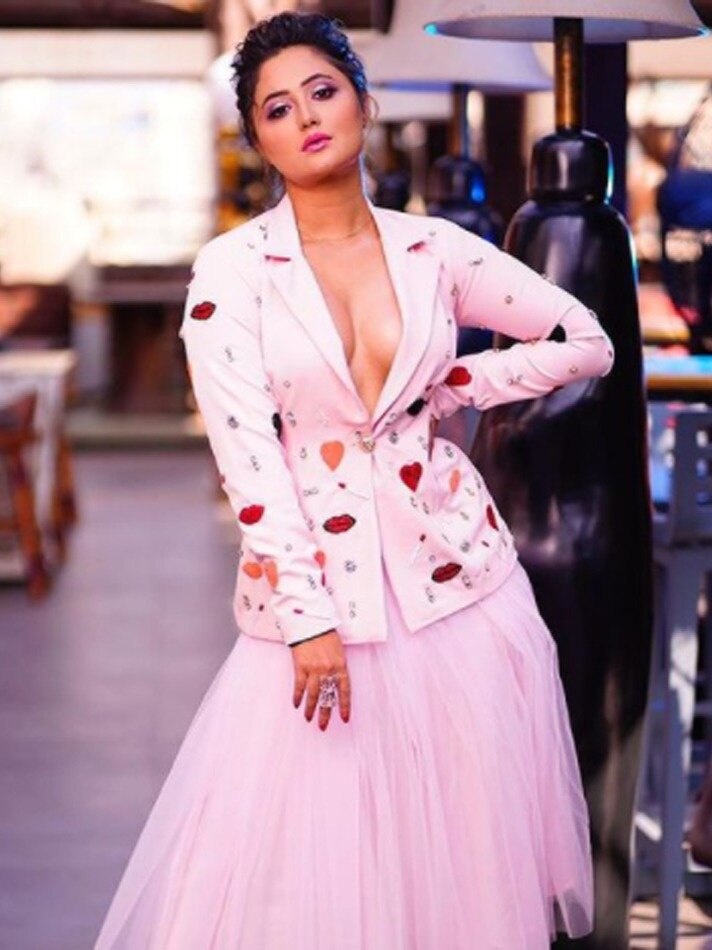 रियल लाइफ में ग्लैमरस हैं रश्मि देसाई