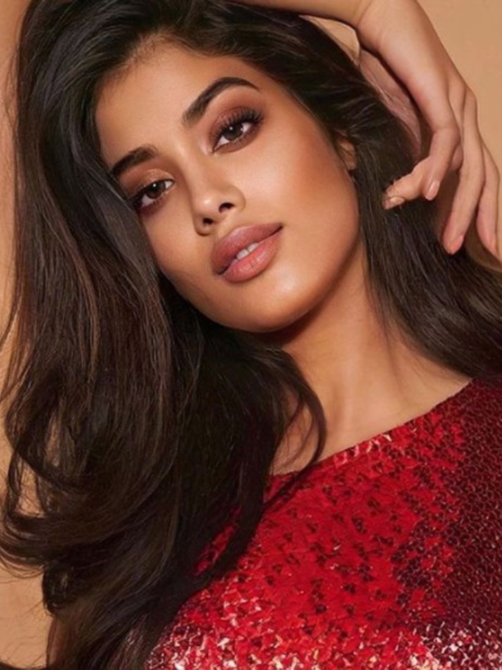 जाह्नवी कपूर का स्टाइलिश अंदाज