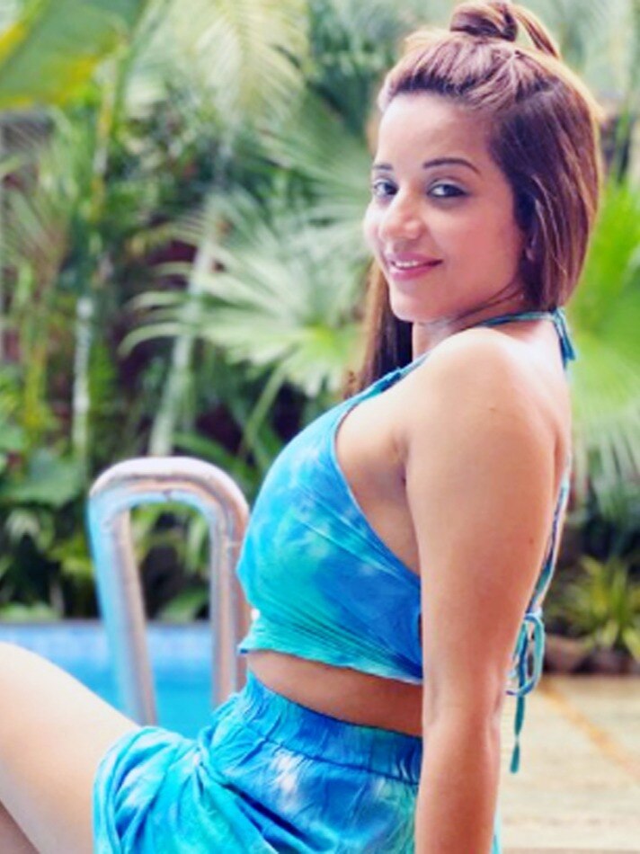 पूल क्वीन हैं भोजपुरी एक्ट्रेस मोनालिसा