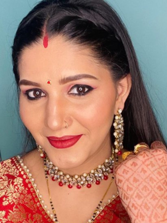 सपना का ग्लैमरस ब्राइडल लुक