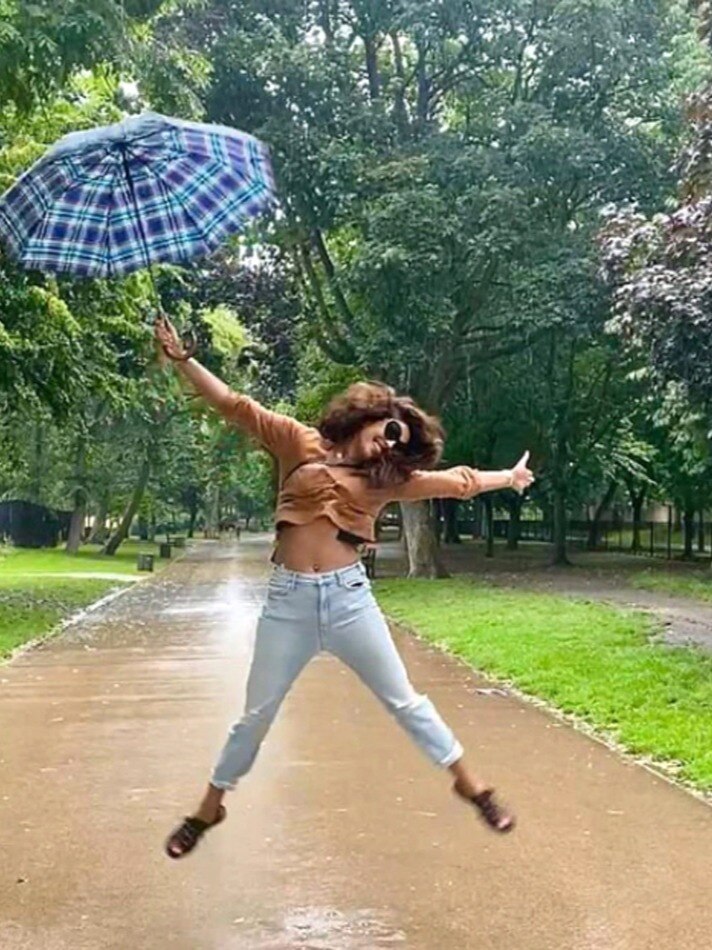 प्रियंका ने ऐसे किया लंदन में मॉनसून एंजॉय