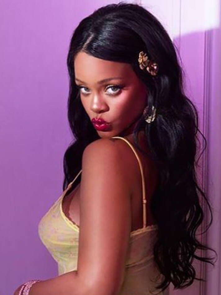 चर्चा में रहता है रिहाना का ग्लैमरस अंदाज   