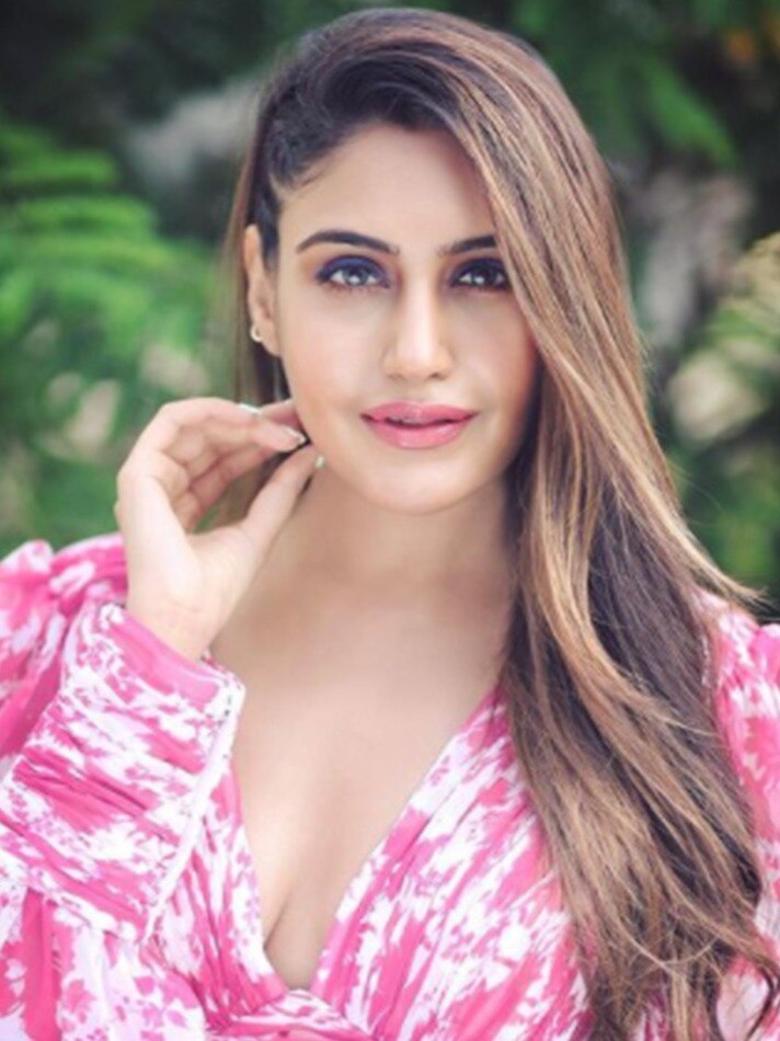 सुरभ‍ि चंदना बिकिनी लुक वायरल  