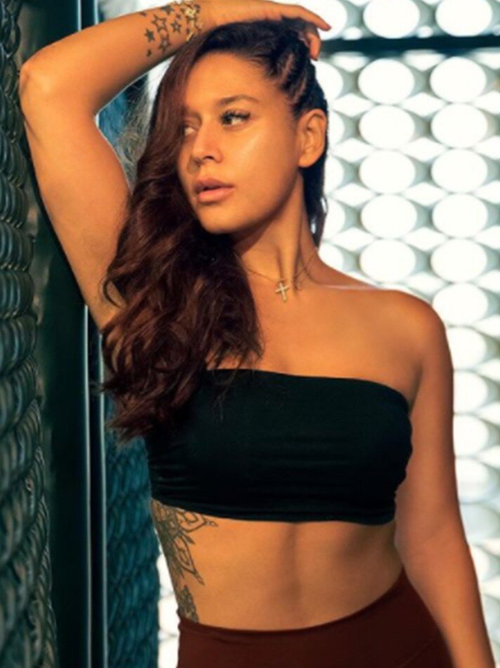 हिट है कृष्णा श्रॉफ का ये कूल लुक 