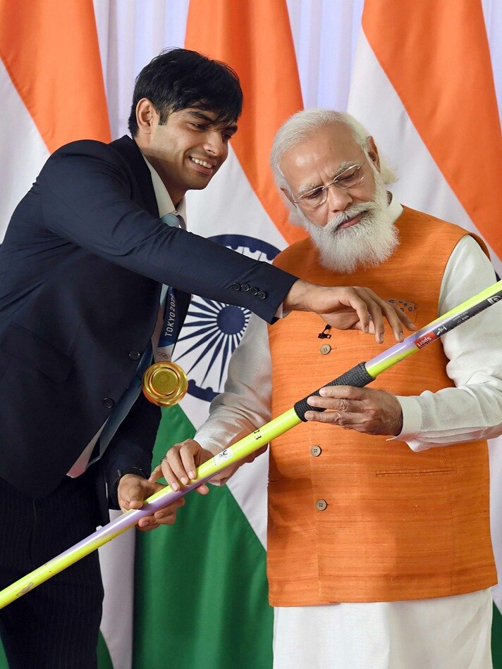 মজা করতে দেখা গেল নীরজ, পিভি সিন্ধুকে