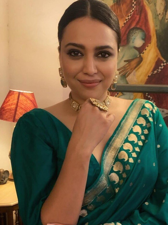 পুজোর ছবি শেয়ার করে কেন ট্রোলড স্বরা?