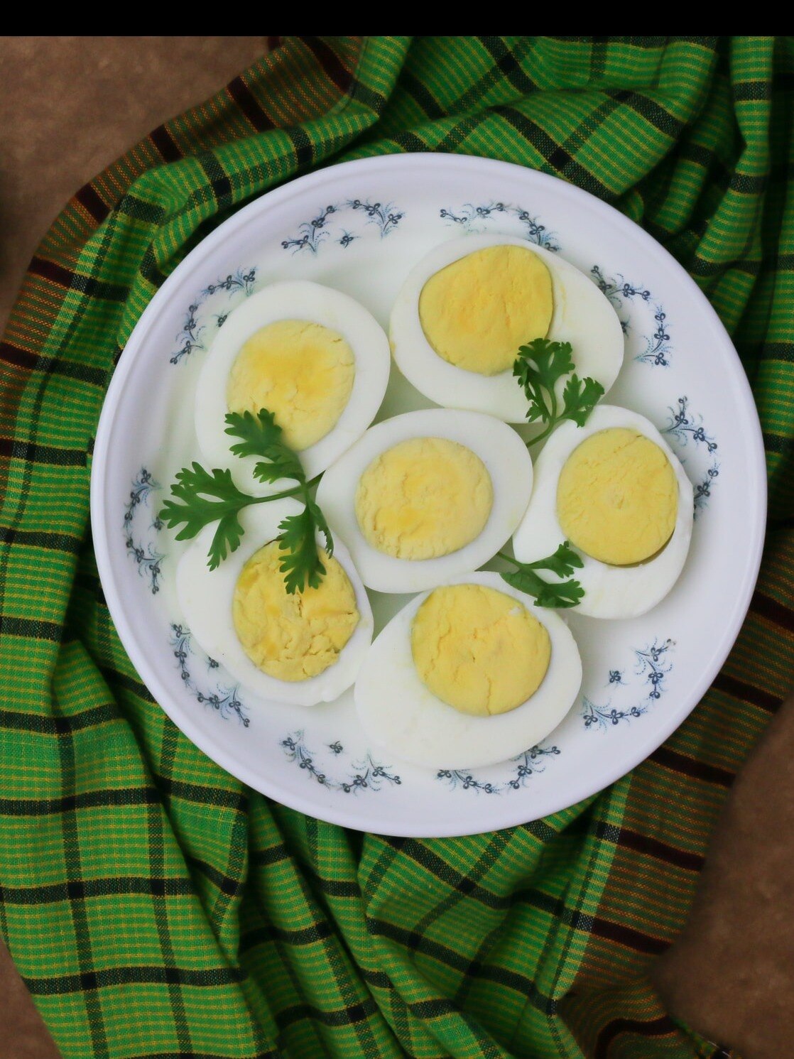 how to boil eggs without breaking mdv