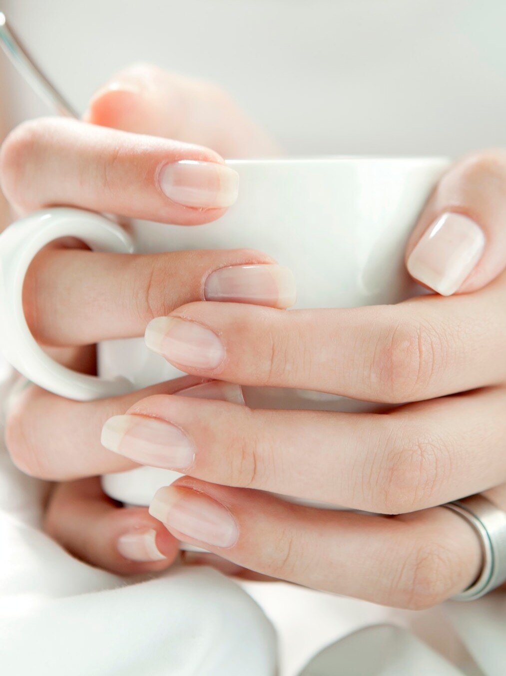 নখের উপর সাদা দাগ- শুভ না অশুভ?