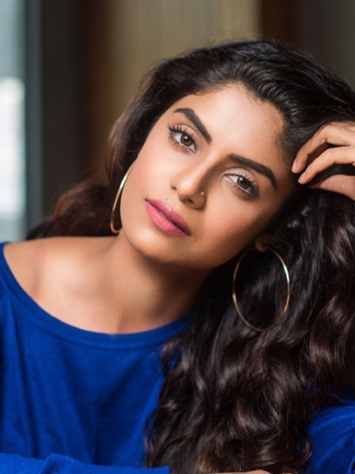 স্তনের আকার নিয়ে কুকথা শুনেছেন সায়ন্তনী