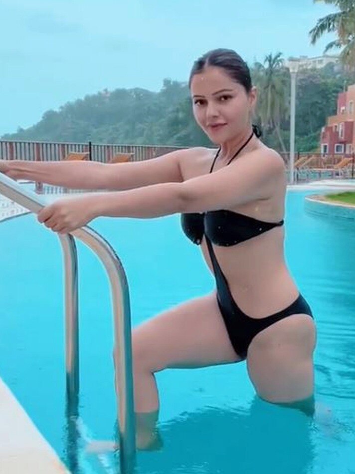 बिकिनी-मोनोकनी में कहर ढाती हैं टीवी एक्ट्रेस