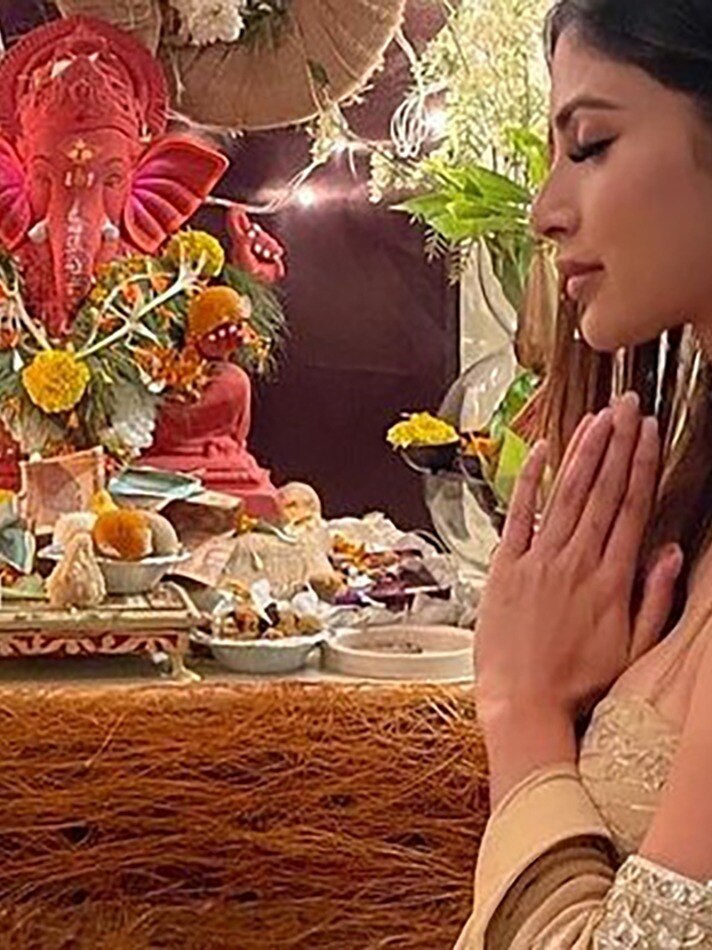 मौनी रॉय ने कुछ यूं मनाया गणेशोत्सव