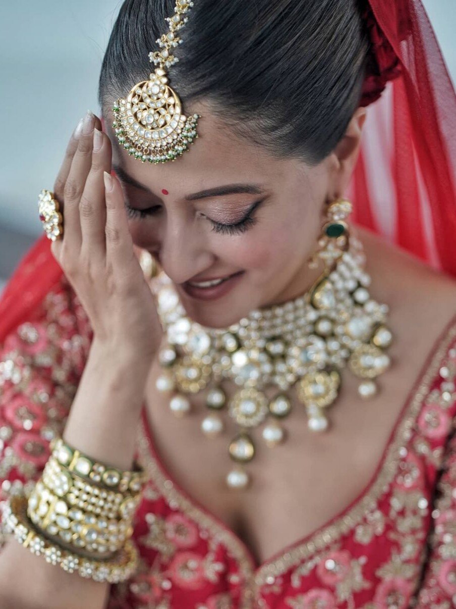 বধূবেশে রাইমা! মুনমুন কন্যার লুকে মুগ্ধ নেটপাড়া