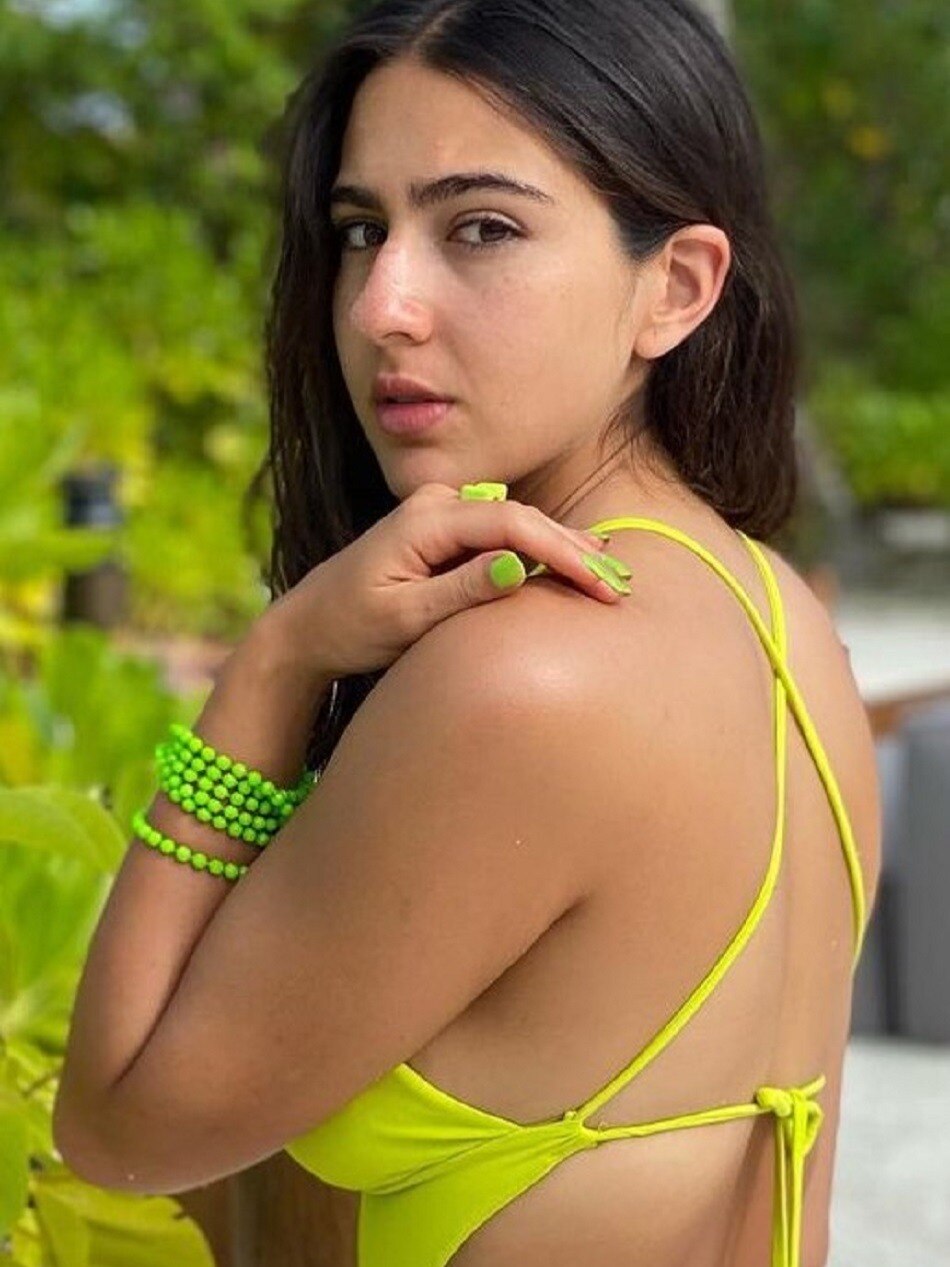 सारा अली खान ने शेयर किया स्विमसूट में वीडियो