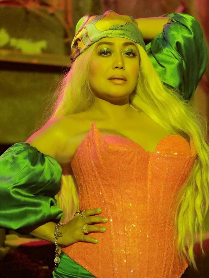 नेहा कक्कड़ ने ऐसा क्या पहना कि हो गईं ट्रोल