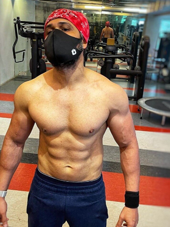 फिटनेस के लिए यूं पसीना बहा रहे इमरान हाशमी