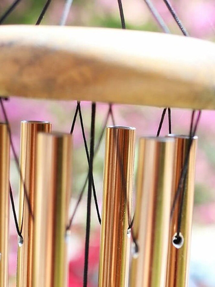 वास्तु विंड चाइम का भाग्य से क्या है कनेक्शन? Wind chime vastu