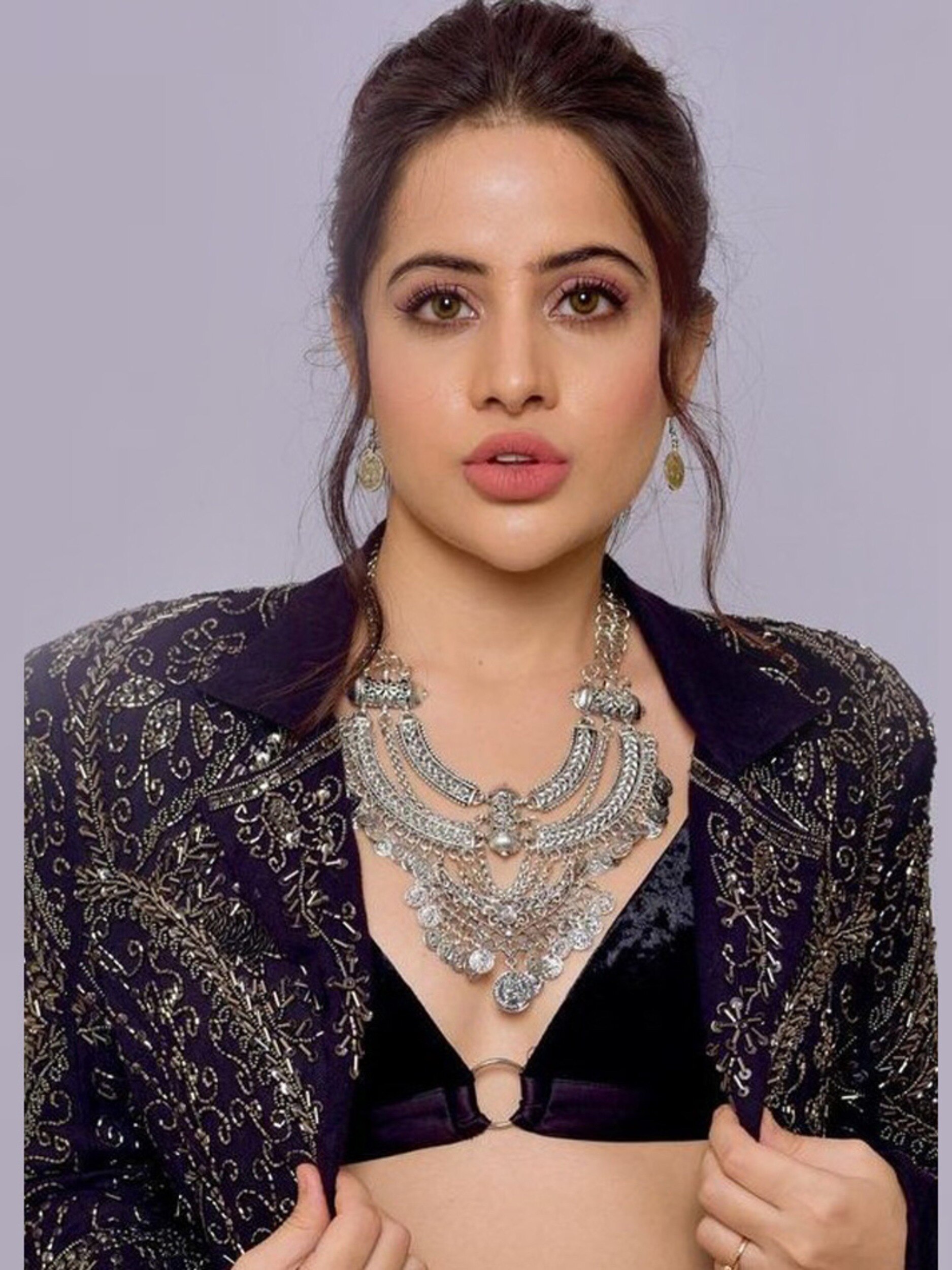 उर्फी ने ब्लैक ब्रालेट में फोटोज शेयर कर कही ये बात