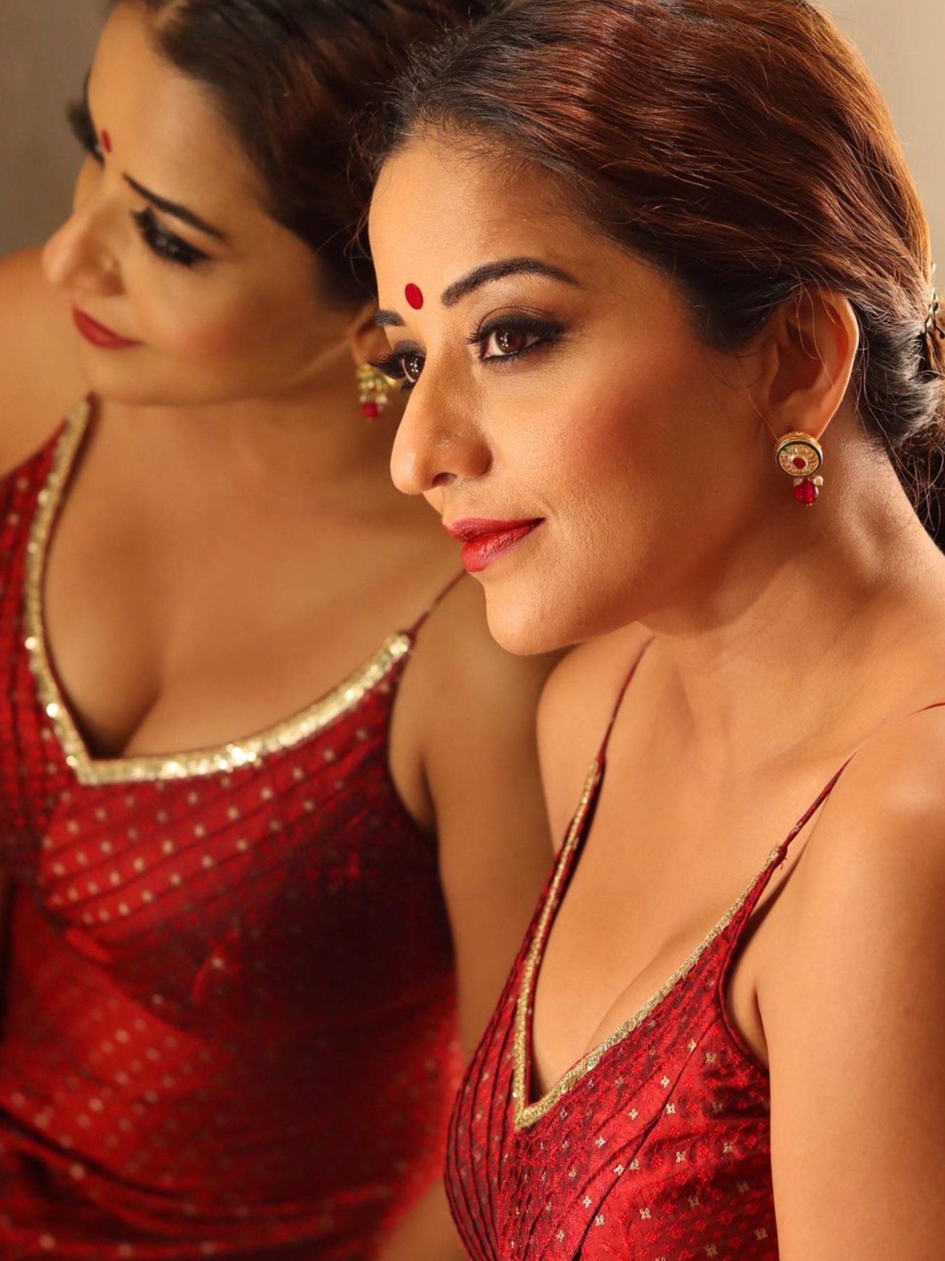 মোনালিসার ট্রাডিশনাল লুকে 'Hotness'-র ছোঁয়া