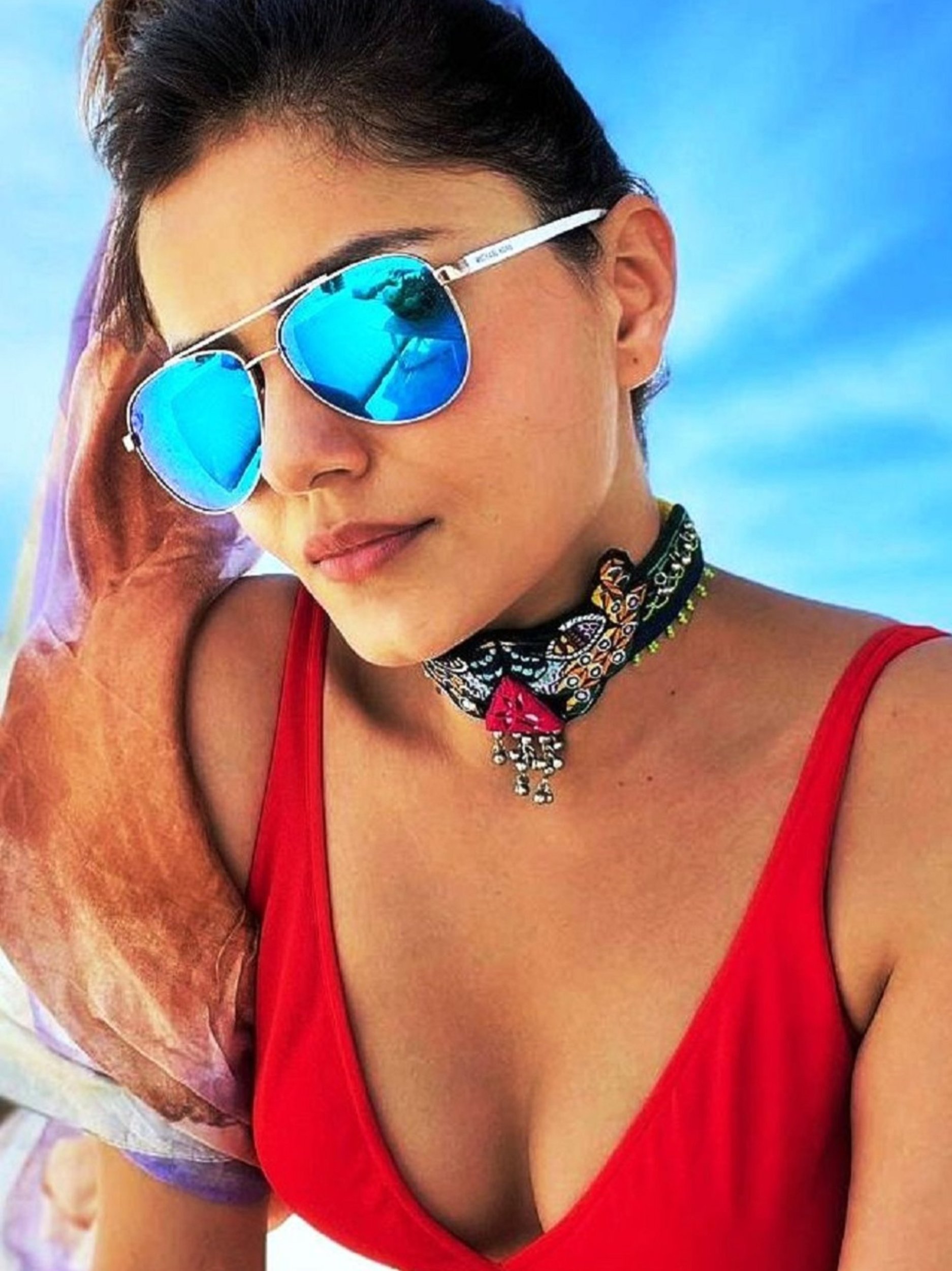 रेड बिकिनी में रुबीना का ग्लैमरस अवतार 