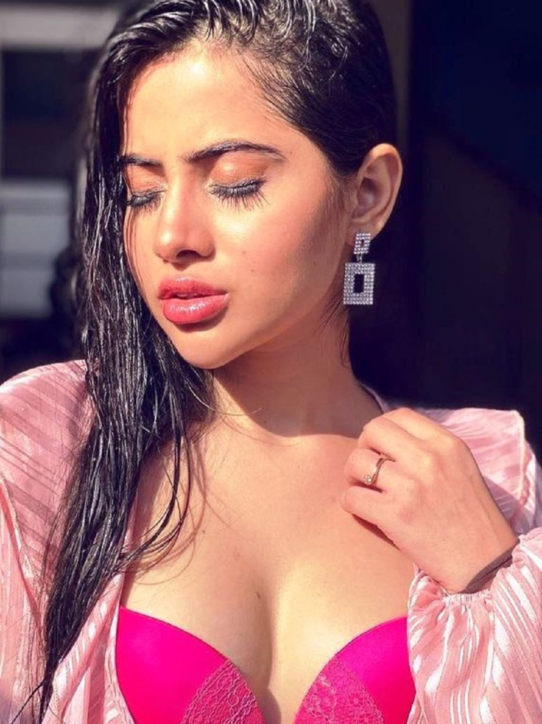 बिकिनी पर ट्रोल करने वालों पर भड़कीं उर्फी!