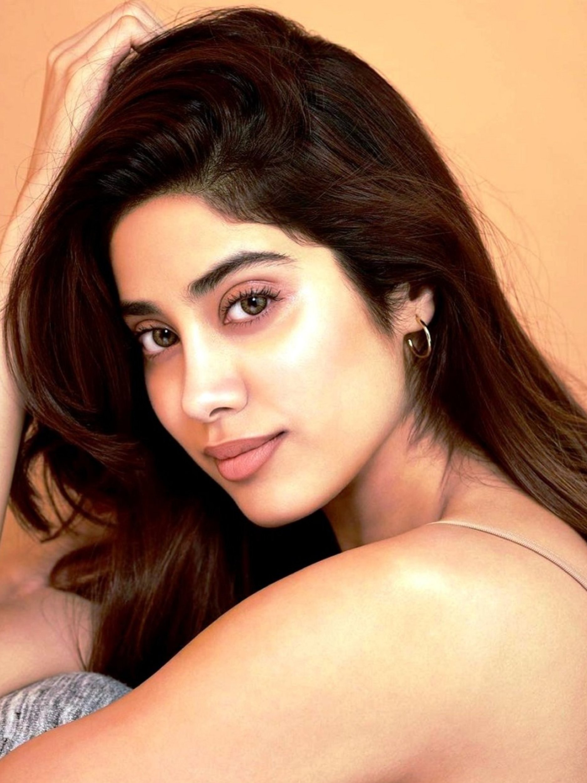 जाह्नवी कपूर ने जंगल के बीच दोस्तों संग की मस्ती