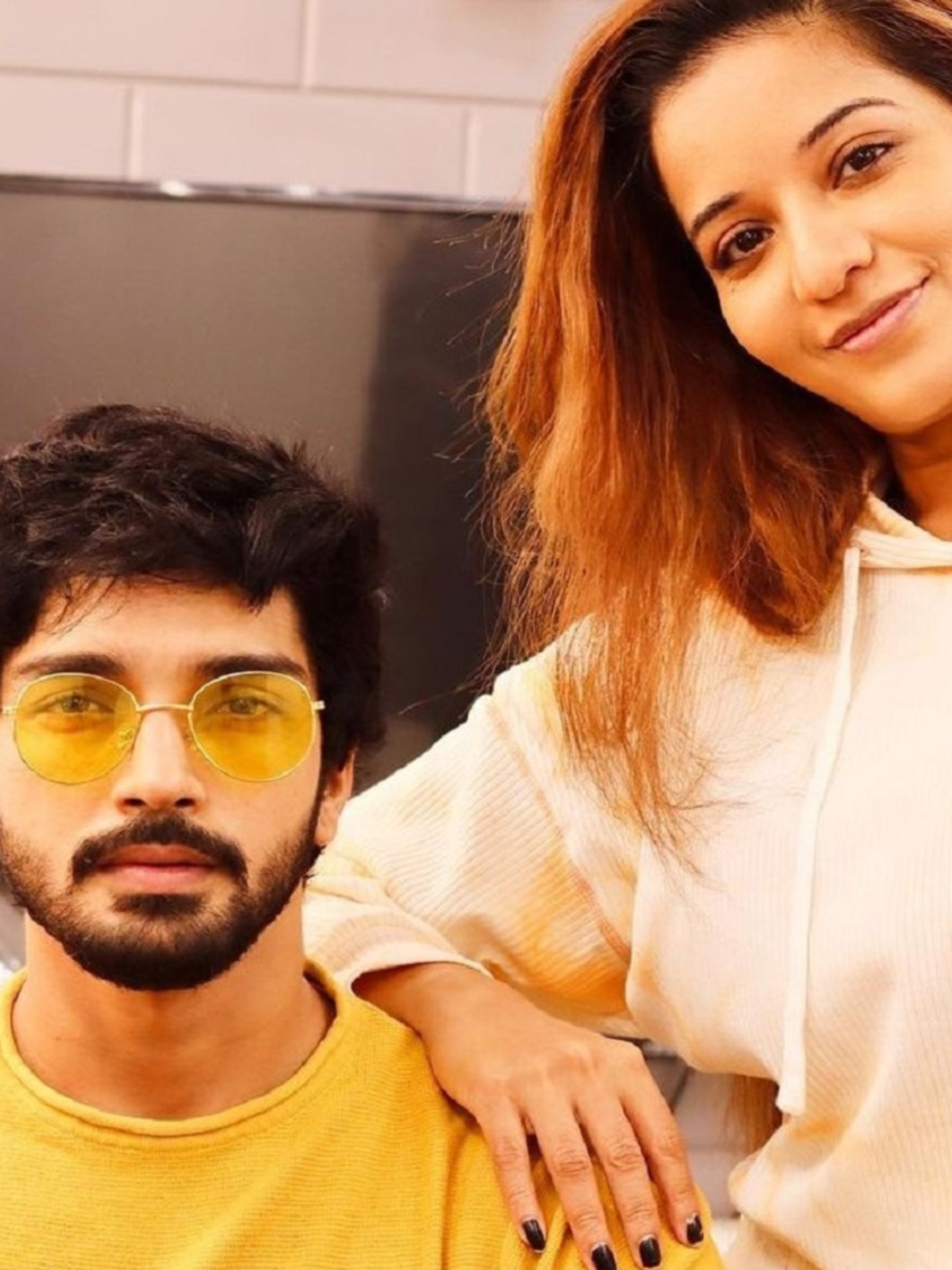 मोनालिसा ने अपने 'दुश्मन' संग शेयर की फोटो