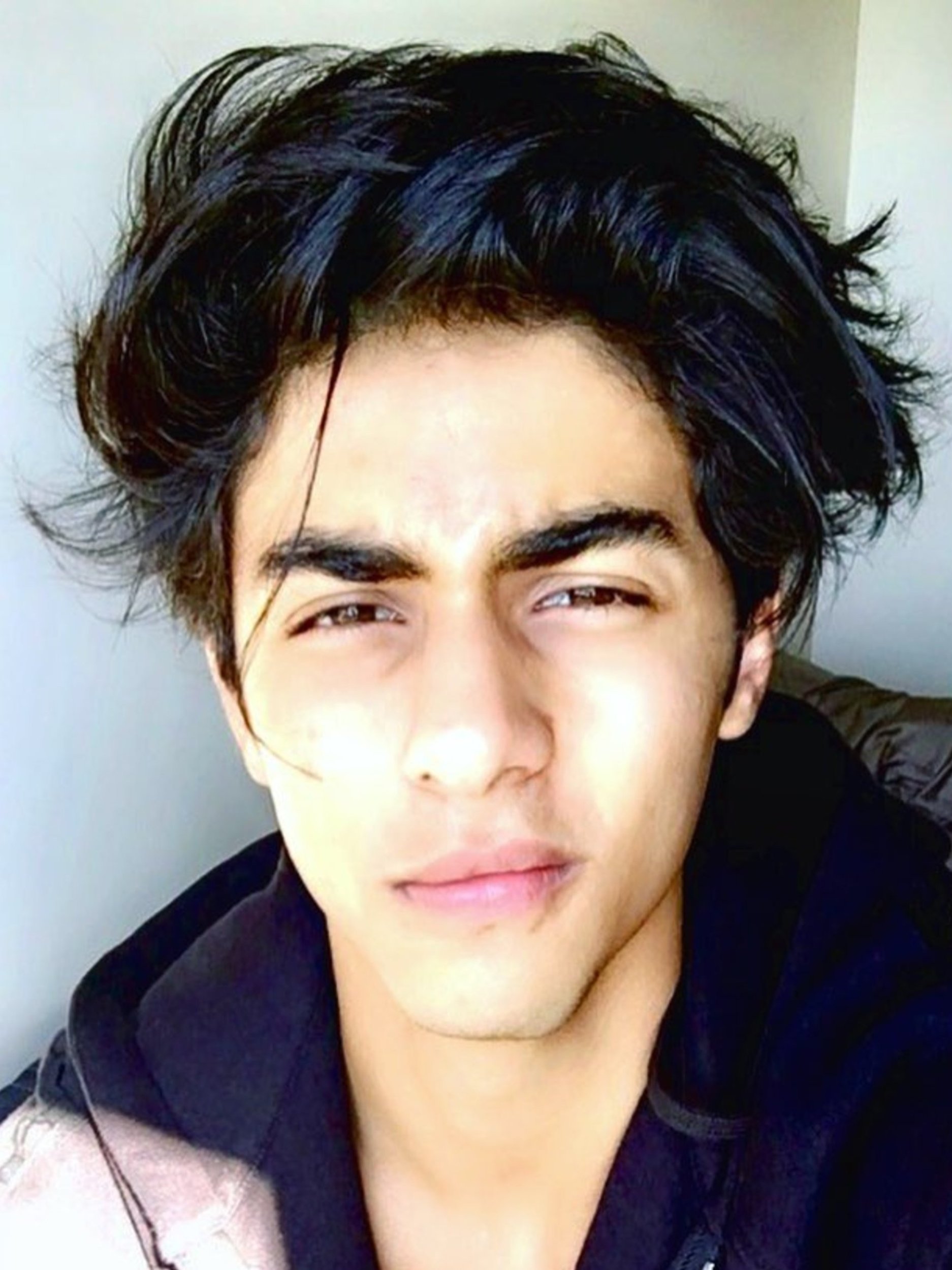 বিপদের দিনে কিং খানের বাড়ি ছুটলেন এই বন্ধুরা