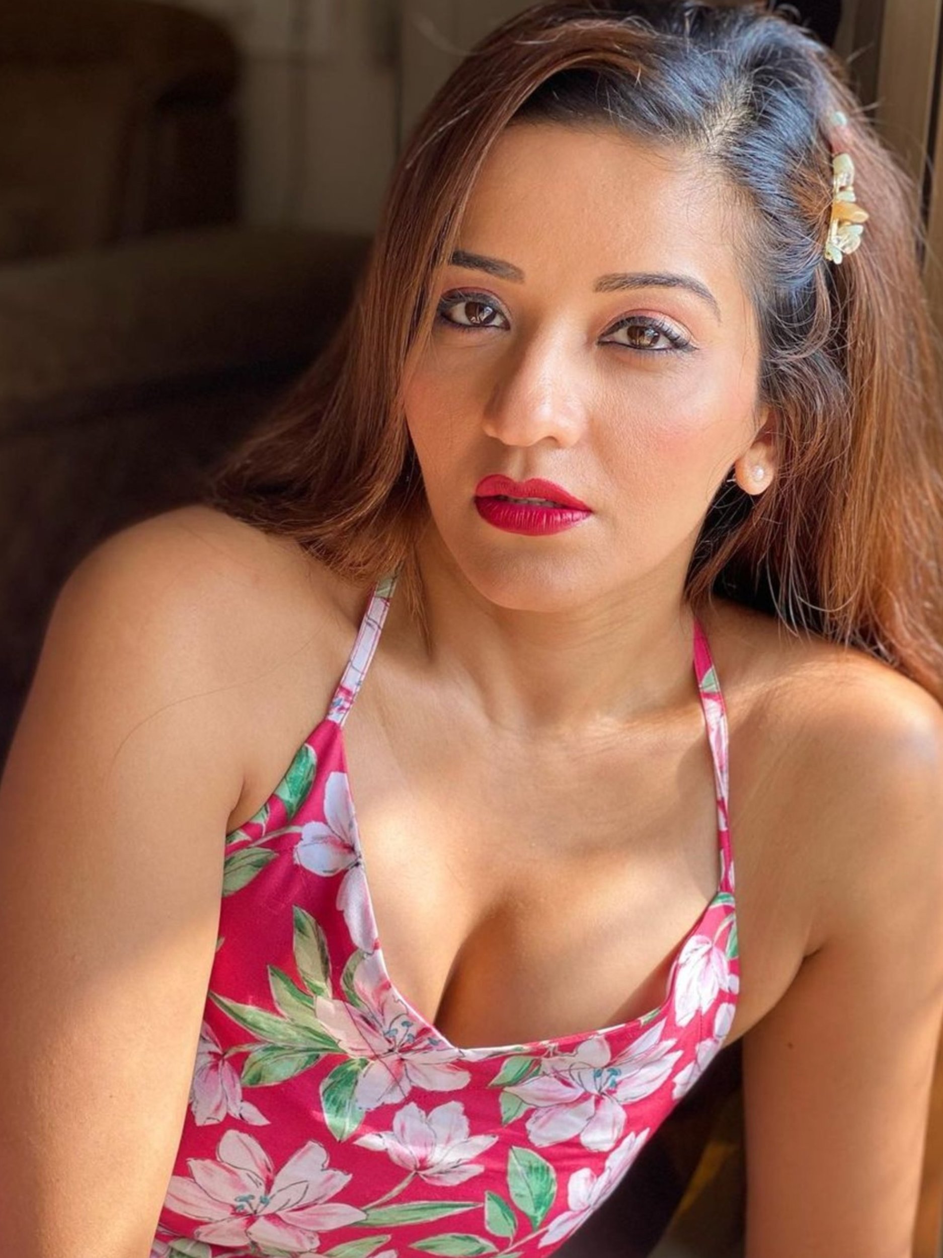 'শত্রু'র সঙ্গে ছবি শেয়ার করলেন 'ঝুমা বৌদি'