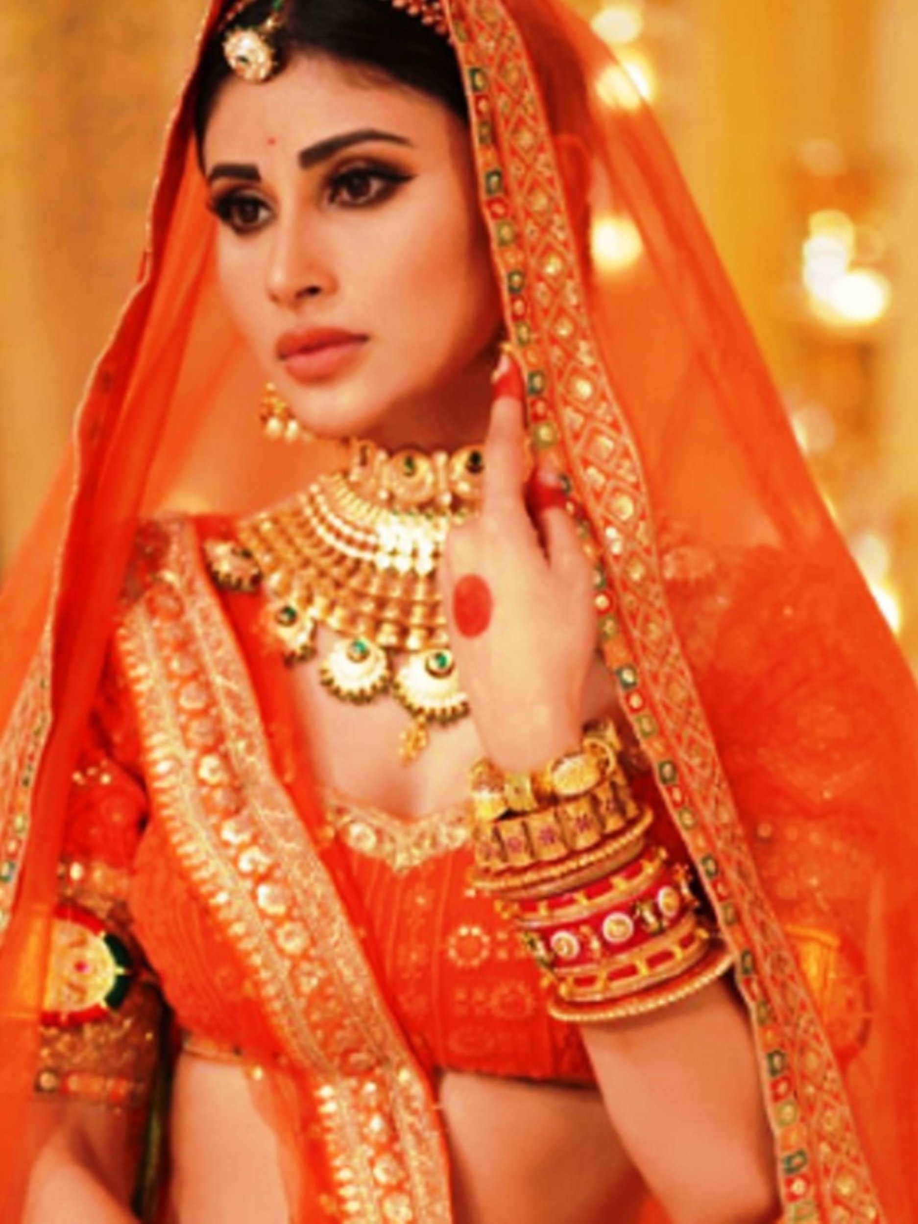 'नागिन' से अकबर की 'जोधा' बनीं मौनी रॉय 