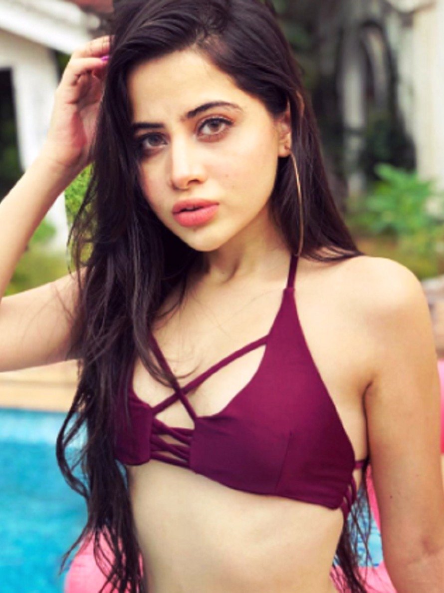 उर्फी जावेद के हाथ में 5 नहीं सिर्फ 4 उंगलियां